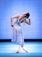 Hyo-Jung Kang tanzt "Andere Tänze" von Jerom Robbins.