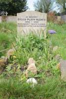 Sylvia Plaths Grabstein auf dem St .Thomas A. Beckett Friedhof, Heptonstall. © Mark Anderson /  Commons Licence