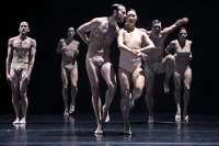 Die Begegnung ist nur kurz, doch keineswegs zufällig.