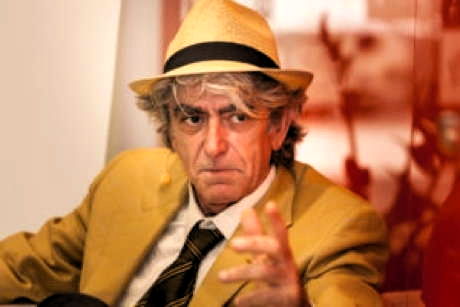 Als Gesuino Némus durchschaut Autor Matteo Locco seine Landsleute.