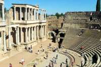 Ein echtes Traumtheater: das römische Theater in der spanische Stadt Mérida, ein Weltkulturrerbe, etwa 15 v. Chr. erbaut. © wikipedia.org/wiki/Emerita_Augusta?useskin=vector/  