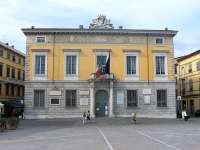  Il Pallazzo  Municipio, errichtet zwischen dem 15. und 16. Jarhhundert. Das Rathaus einer Kleinstadt, wie es auch das Büro Bürgermeisters Bozzolato in  Cosmarote di Sopra e di Sotto beherbergen könnte ©  William Domenichini / wikimedia