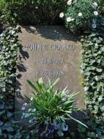 Der Grabstein für John Cranko im Stuttgarter Friedof Solitude. © wikipedia
