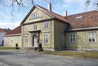  Die Tronka, das ehemalige „Narrenhaus“ von Trondheim, steht immer noch. Unni ist mit ihrem kleinen Sohn daraus geflohen.© wikipedia