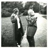 Pirkko und eine Freundin leisten gemeinnützige Arbeit in Helsinki, 1965.  © Privat / Klett-Cotta