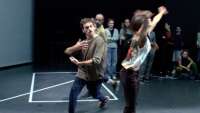 „Rhythmus und Rauch“ mitten im Publikum. © Zenofilm