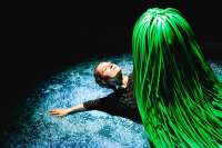 Emmy Steiner ist die Nixe mit dem wunderbaren grünen Haar, das auch als  Mantel taugt. 