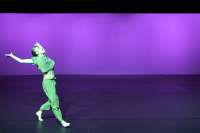 Eva-Maria Schaller eignet sich Wiesenthals Bewegungsvokabular an und kreiert daraus eigene Choreografien. 