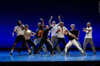 Die Tanzlust der Compagnie Accrorap springt auf das Publikum über © Julie Cherki 