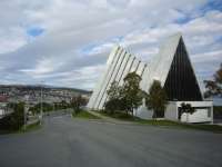 Die Eissbergkathedrale in Tromsø, wo Anne Holt einen Teil ihrer Kindheit verbracht hat. ©  BishkekRocks / wikipedia 