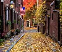  Boston (Acorn street), auch eine Station in Elis Jugend. ©  bostonuncovored.com