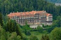 Das Hotel Sanatorium Kurhaus Semmering. Wo das Finale der Geschichte von einer goldenen Katze eingeschnurrt wird. © Henry Kellner / Wikipedia  