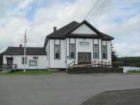 Das Rathaus der kleinen Stadt ShirlyFalls in Maine. Strouts Orte sind alle fiktiv, doch für Kennerinnen der Landschaft von Maine sicher leicht zu identifizieren. © maeineencyclopedia.com