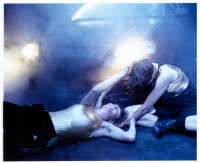 Klara und Felix im blauen Licht der weichenden Nacht. 