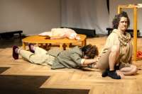 Mops hat Otto an der Leine. (Mona Matbou Riahi, Emmy Steiner) Mops hat Otto an der Leine. (Mona Matbou Riahi, Emmy Steiner)