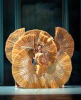 Fächertanz der Garçons um Marie-Antlinette (Elena Bottaro).