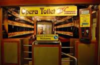 Die Wener Opern Toilette in der Karlsplatz-Passage hat Luca Bonamore als Insirationsquelle geidnet. © Johann Werfring / wikipedia