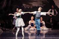 Herausgeschnitten aus dem Pas de quatre: Gaia Fredianelli mit Vladyslav Bosenko (Hausdebüt).