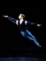 António Casalinho tanzt zum ersten Mal in der Staatsoper und debütiert imit dem Wiener Staatsballett in „Gisell2“ als Herzog Albrecht