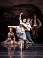 Margarita Ferndandes (Solotänzerin) und Rinaldo Venuti (Halbsolist) sind neu Im Ensemble und tanzen im 1. Akt ein Paar im „Bauern-Pas de deux.