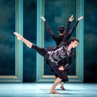 Rebecca Horner: Würdige Königinnen / aiserinnen, hier Maria-Theresia, scheinen zurSpezialität der Solotänzerin zu werden.