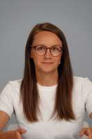 Die burgenlädnische Autorin Johhanna Seebauer erzählt von ihrer heimt, lebt jedoch in Hamburg. © Amrei-Marie / wikipedia