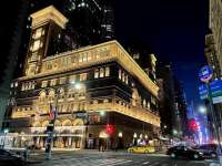 in einem Aufzug des Carnegie Hall Gebäudes ist Karin A zum ersten Mal begegnet. © wikipedia