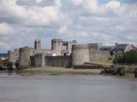 St. Johns Castle am Shannon beherrscht Limerick. © wikipedia