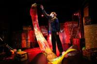 Der wundersame Drache kann durch die Lüfte fliegen, seine Schönheit macht keine Angst.