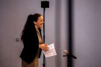 Regina Picke, künstlerische Leierin und Moderatorin. ©  Julia Wesely