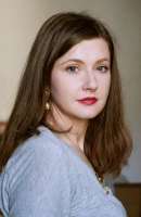 Sprachkünstlerin Olga Grjasnowa, fotografiert von  Valeria Mitelman. © Hanser Berlin