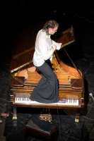 „An Evening with“: Alex Franz Zehetbauer spielt auch mit den Zehen Klavier. © eSeL.at–Johanna Plank