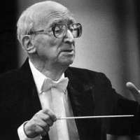 „Der Dirigent muss die Musik mit seinen Händen für die Musiker sichtbar machen." Ilya Musin dessen Schüler auch Luciano  Di Martino war.