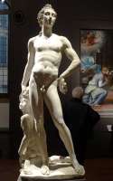 Nur der Schnheit weihte er sein Leben: Benvenuto Cellini. Die Marmorstatue „Apollo und Hyzinth“ steht im Museo Nazionale del Bargello in Florenz.