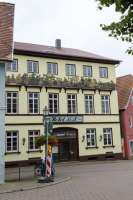 Hotel Post in Amorbach: „Hotel Post, Schmiedsgasse 2: der einzige Ort auf diesem fragwürdigen Planeten …, in dem ich mich im Grunde noch zuhause fühle.“ Adorno nach der Rückkehr aus dem Exil. Quelle: wikipedia
