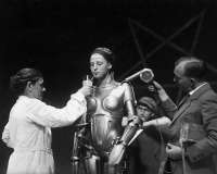 Arbeit am Set von „Metropolis“: Die Maschinenfrau entsteht.  © gemeinfrei / wiki