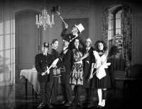 Die Darsteller*innen: Anat Stainberg, Susanne Gschwendtner, Alexander Gottfarb, Stefanie Cumming, Markus Zett, Suzie Leger, und über allen schwebt Florian Tröbinger.