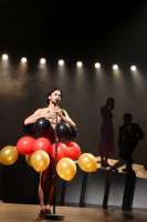 Erinnerungen an die Schlagersängerin im schwarz-rot-goldenen Ballonkleid.