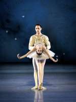 Krönender Abschluss der tanzenden Juwelen: Laura Ferndandez Gromova Mit Alessandro Frola in „Diamonds“.