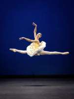 Die Erste Solotänzerin Ioanna Avraam in Balanchines Einakter „Divertimento Nr. 15“, Die Erste Solotänzerin Ioanna Avraam in Balanchines Einakter „Divertimento Nr. 15“,