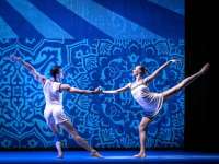 Zsolt Török mit Milda Luckuté in „Heatscape“.