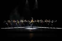 Chigusa Fujiyoshi tanzt die Solopartie in „Bolero“ von Yonggeol Kim.