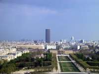 Nicht nur im Roman wird der Tour Montparnasse, das mehr als 200 M hohe Bürohaus, als Schandfleck von Paris bezeichnet. © wikipedia