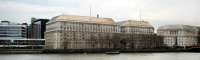 Der aktuelle Hauptsitz des MI5 in Thames House, Millibak im Zentrum von London. © wikipedia