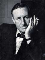 Mit James Bond, den der Autor Ian Fleming (1908–1964) geschaffen hat, habenJackson Lamb und seine slow Horses nichts zu tun. © wikipedia Mit James Bond, den der Autor Ian Fleming (1908–1964) geschaffen hat, habenJackson Lamb und seine slow Horses nichts zu tun. © wikipedia