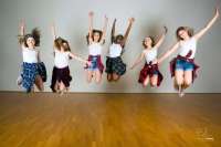 Gemeinsam zu tanzen ist eine Art von Überlebensstrategie. © kreadance.com