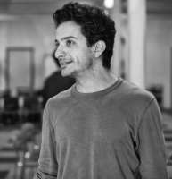 Ehsan Hemat,gebürtig 1980 in Schiras, lebt zur Zeit in Brüssel, probt und arbeit im Kunstzentrum Stuk in Leuven (Löwen). Ehsan Hemat,gebürtig 1980 in Schiras, lebt zur Zeit in Brüssel, probt und arbeit im Kunstzentrum Stuk in Leuven (Löwen).