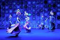 Eun-Me Ahn zeigt ein post-orientalistisches Ballett. Eun-Me Ahn zeigt ein post-orientalistisches Ballett.