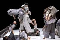 13 – eine dynamische Choreografie, in der innere Ruhe mit Aufregung wechselt.