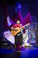 Juan ist Musiker, spielt Gitarre und  Cello und ist für das musikalische kOnzept verantwrotlich.